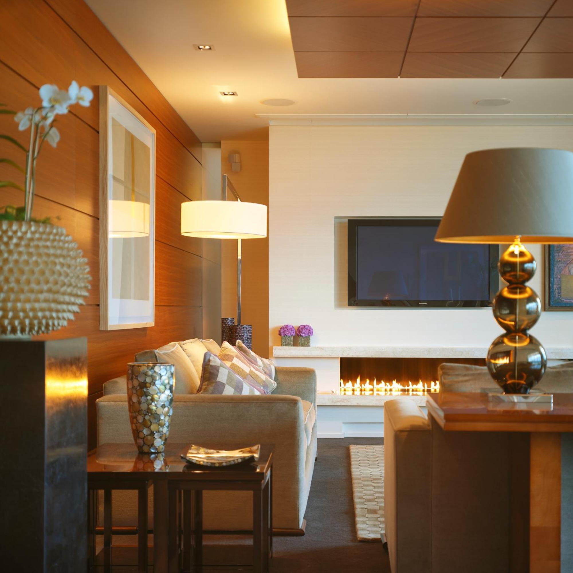 Aghadoe Heights Hotel & Spa Κιλάρνεϊ Δωμάτιο φωτογραφία A living room with a fireplace