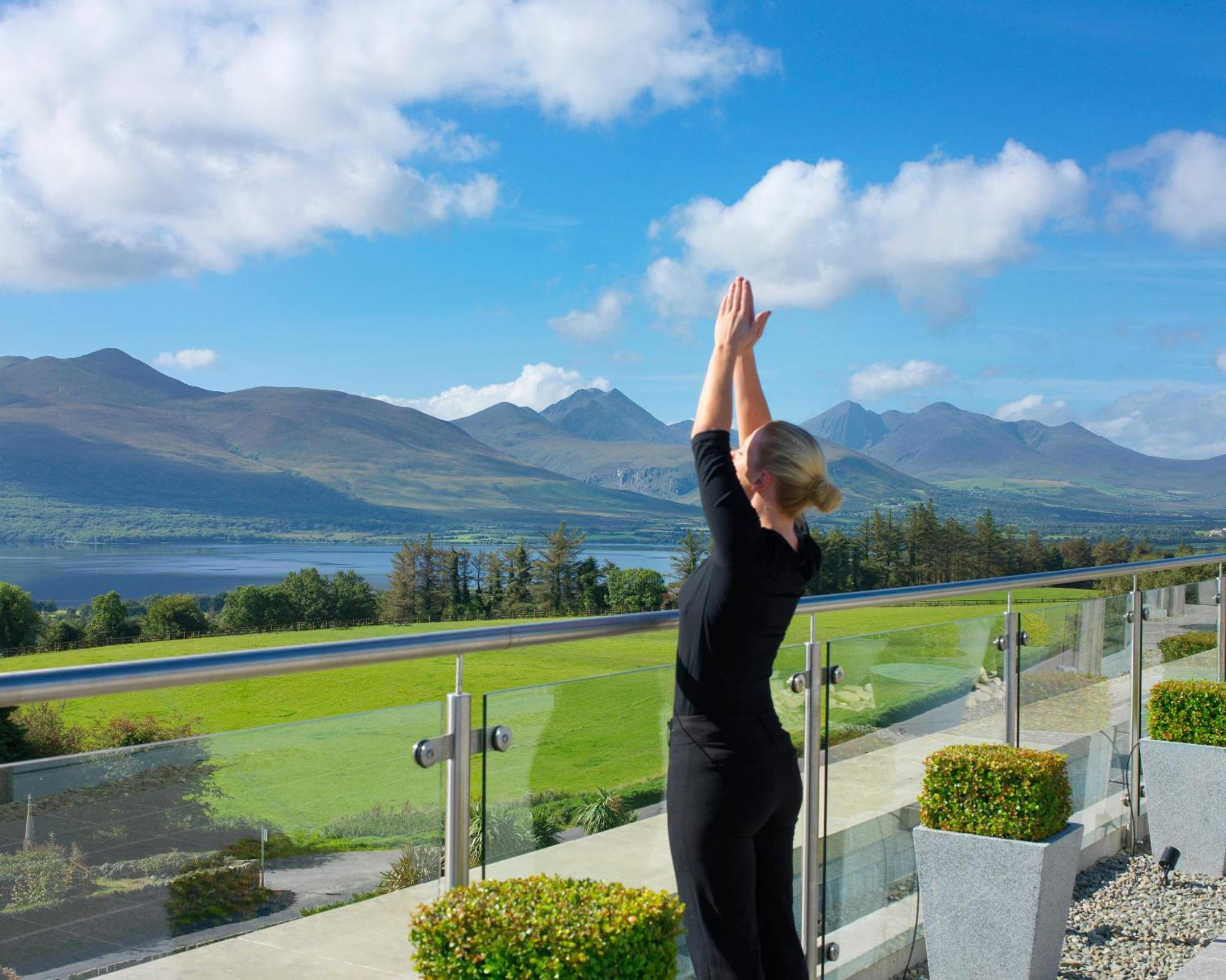 Aghadoe Heights Hotel & Spa Κιλάρνεϊ Εξωτερικό φωτογραφία A woman practicing yoga at the Ice House Hotel